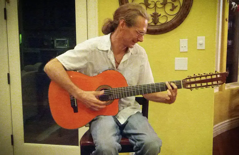 Guitarras Luthier del maestro Hugo Chiliquinga