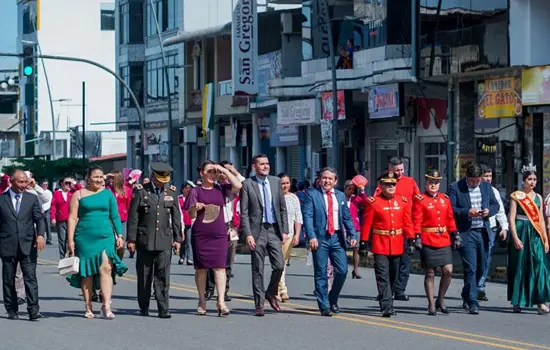 Desfile autoridades cantonización de La Maná - Acto de 2023