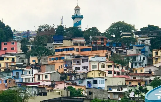 Barrio Las Peñas en Guayaquil - Feriados Ecuador 2026