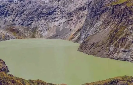 Laguna Amarilla del Altar