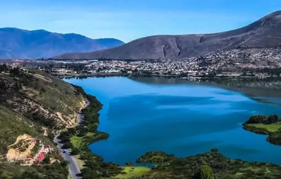 Laguna de Yahuarcocha - Lagos y lagunas del Ecuador